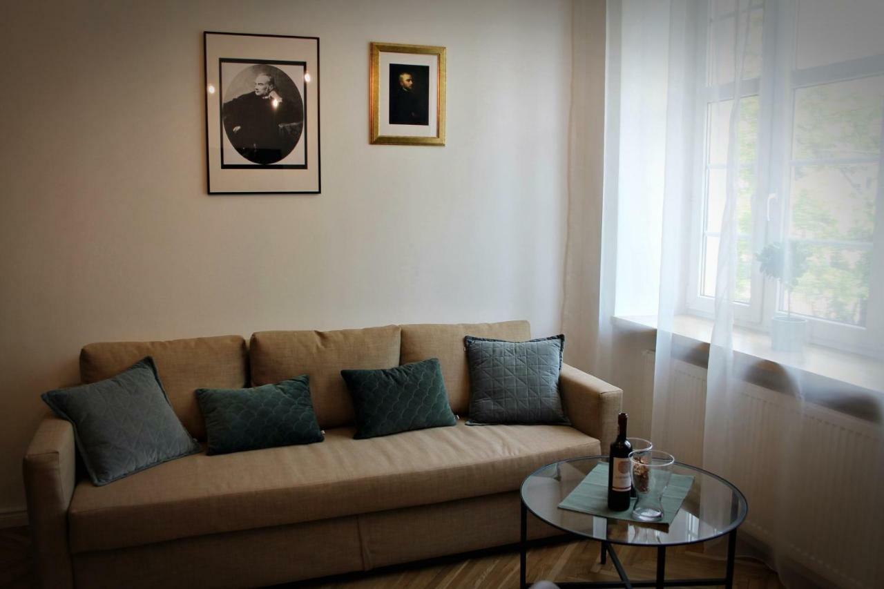 Three Bards Apartment