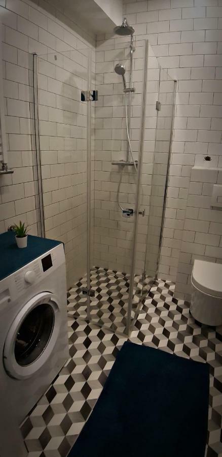 Three Bards Apartment *